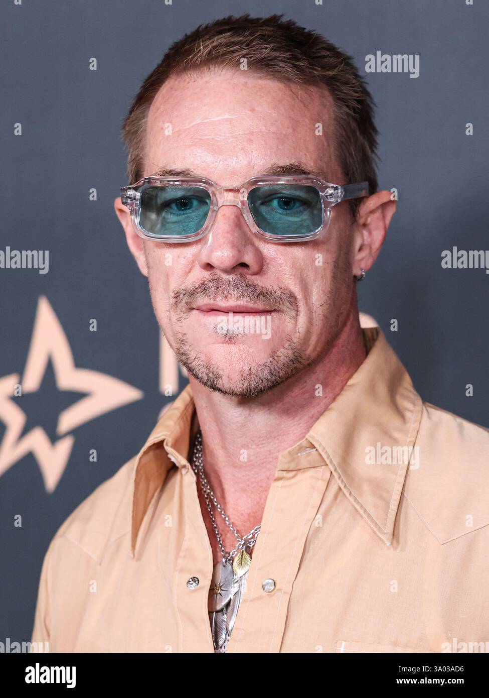 Beverly Hills, Usa. März 2025. BEVERLY HILLS, LOS ANGELES, KALIFORNIEN, USA - 01. MÄRZ: Der US-amerikanische DJ und Musikproduzent Diplo (Thomas Wesley Pentz) kommt am 1. MÄRZ 2025 in der Sheats-Goldstein Residence in Beverly Hills, Los Angeles, Kalifornien, USA bei der Oscar Eve Party 2025 von Darren Dzienciol an. (Foto: Xavier Collin/Image Press Agency) Credit: Image Press Agency/Alamy Live News Stockfoto