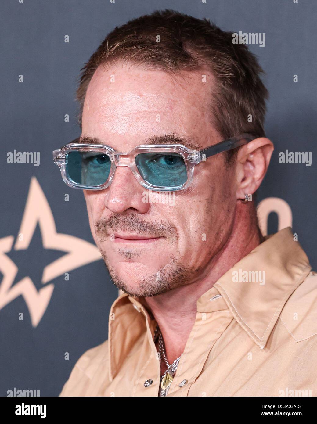 Beverly Hills, Usa. März 2025. BEVERLY HILLS, LOS ANGELES, KALIFORNIEN, USA - 01. MÄRZ: Der US-amerikanische DJ und Musikproduzent Diplo (Thomas Wesley Pentz) kommt am 1. MÄRZ 2025 in der Sheats-Goldstein Residence in Beverly Hills, Los Angeles, Kalifornien, USA bei der Oscar Eve Party 2025 von Darren Dzienciol an. (Foto: Xavier Collin/Image Press Agency) Credit: Image Press Agency/Alamy Live News Stockfoto