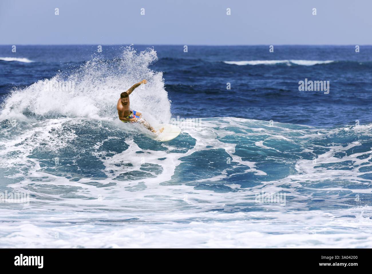Surfer, Surfen, Surfen, Surfen, Wassersport, Tahitian, Wave, Spray, Surf, Teahupoo, auch Chopes, Surfspot, Tahiti-ITI, Tahiti, Society Islands, L Stockfoto