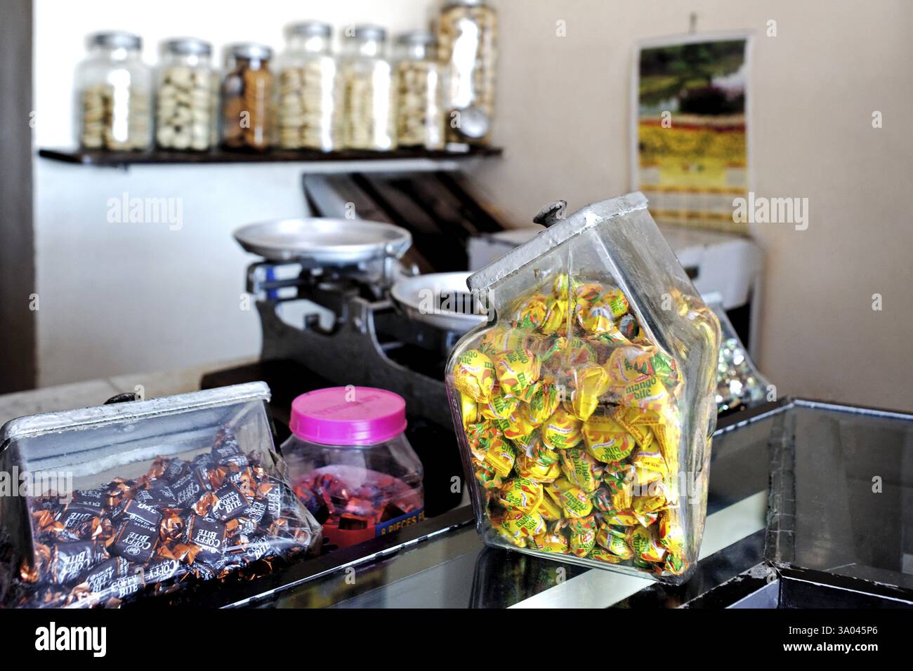 Alte antike Süßigkeiten in elsie Molkerei und Bäckerei, Mahableshwar Mahabaleshwar, Maharashtra, Indien, Asien Stockfoto