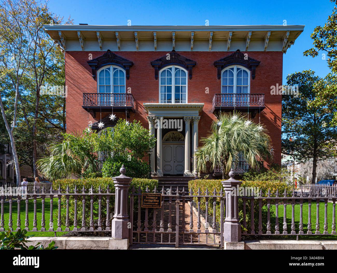 Vordere Erhebung des Mercer Williams-Hauses in Savannah, GA Stockfoto