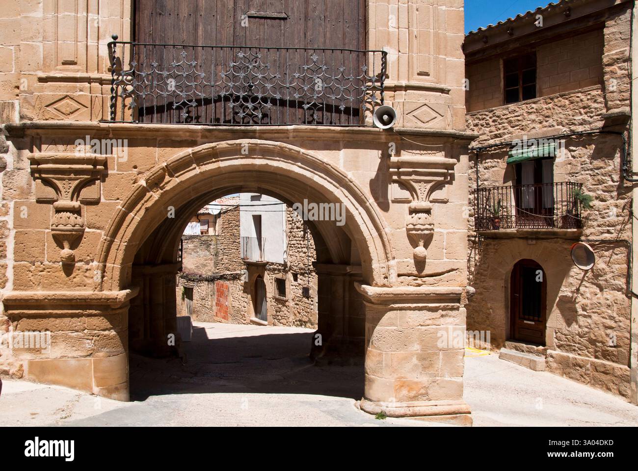 Detail des halbkreisförmigen Bogens in der antiken Kapelle, 18. Jahrhundert, ländliche Konstruktion in Calaceite, Region Matarraña, Teruel, Aragonien, Spanien Stockfoto