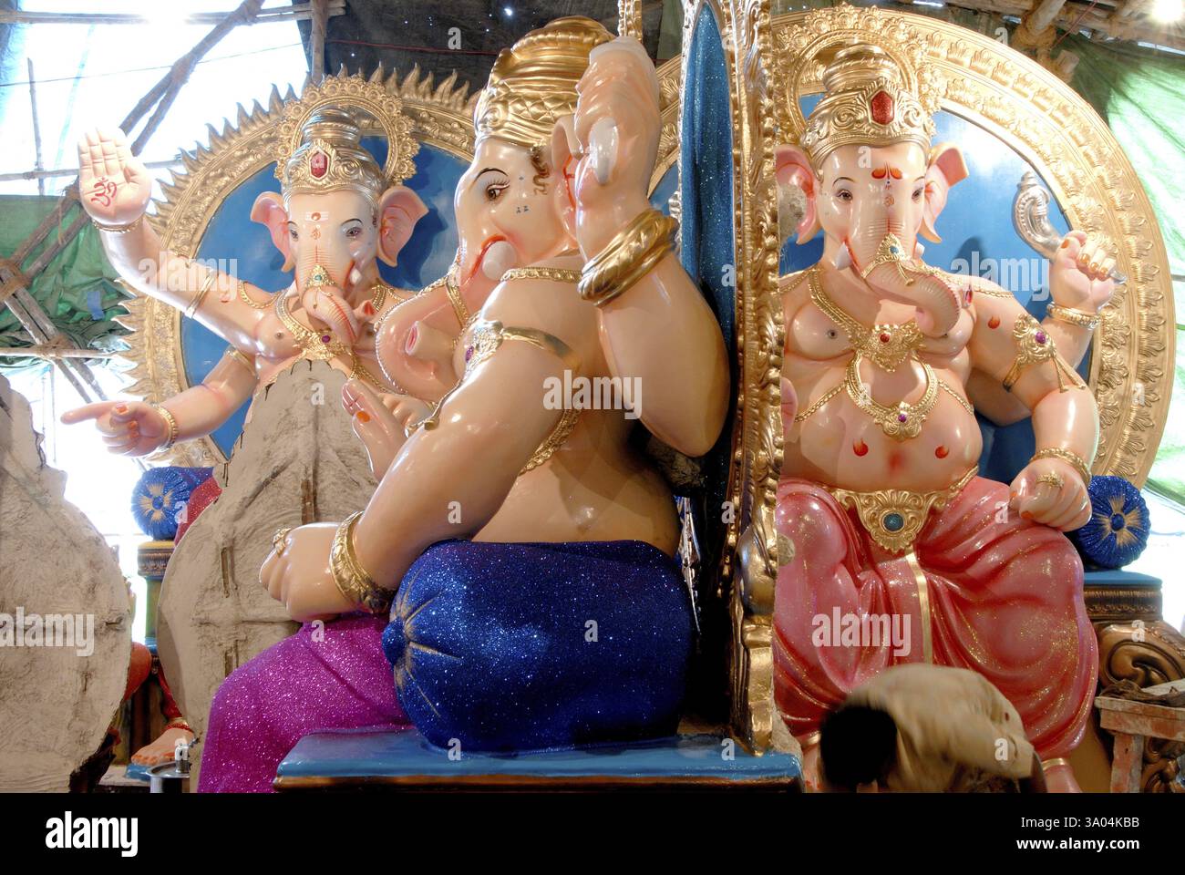 Idol of Lord Ganpati in ganesh Festival im Lalbaug Workshop, Bombay Mumbai, Maharashtra, Indien, Asien Stockfoto