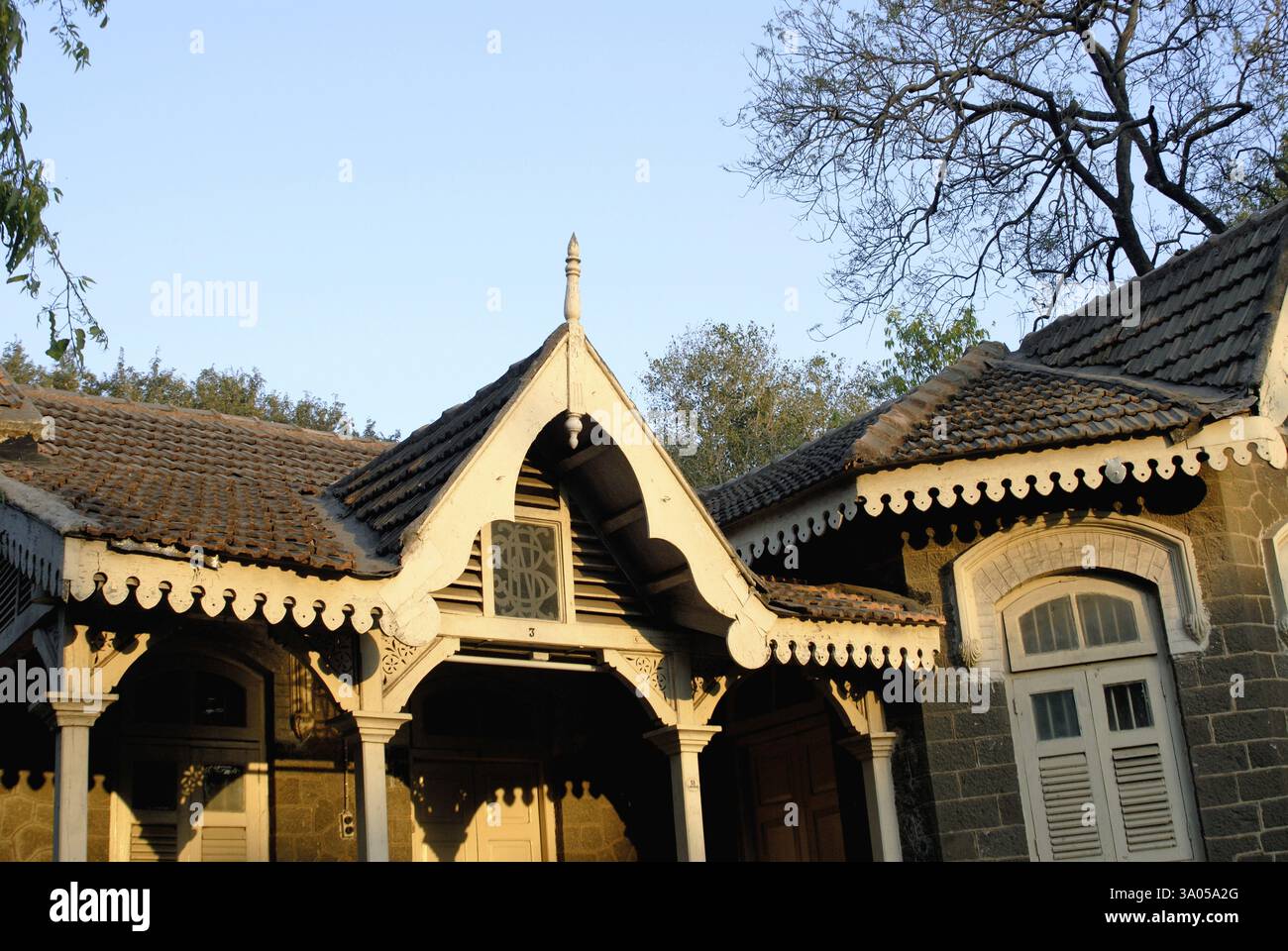 Altes Holzhaus, Devlali, Maharashtra, Indien November 2008 Stockfoto
