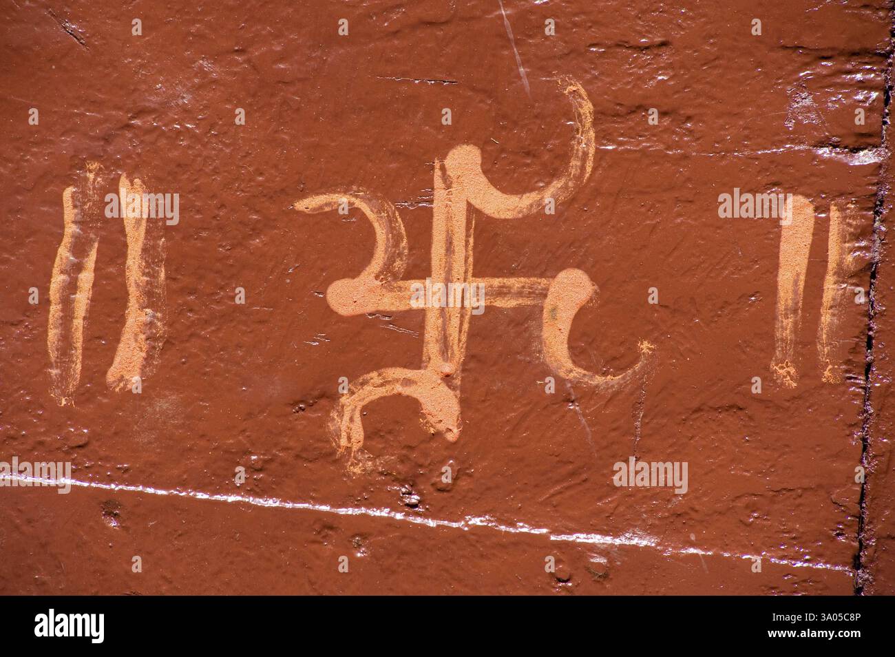 Swastik gemalt auf der Vorderseite des Wagens in Ponda, Goa, Indien, Asien Stockfoto