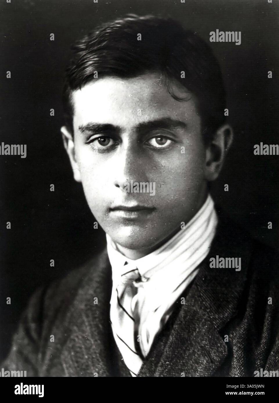 Edward Teller (Ungarisch: Teller Ede; 15. Januar 1908 – 9. September 2003) war ein ungarischer und amerikanischer theoretischer Physiker und Chemieingenieur, der umgangssprachlich als „Vater der Wasserstoffbombe“ bekannt ist und einer der Schöpfer des Teller-Ulam-Designs, das auf Stanisław Ulams Entwurf basiert. Stockfoto