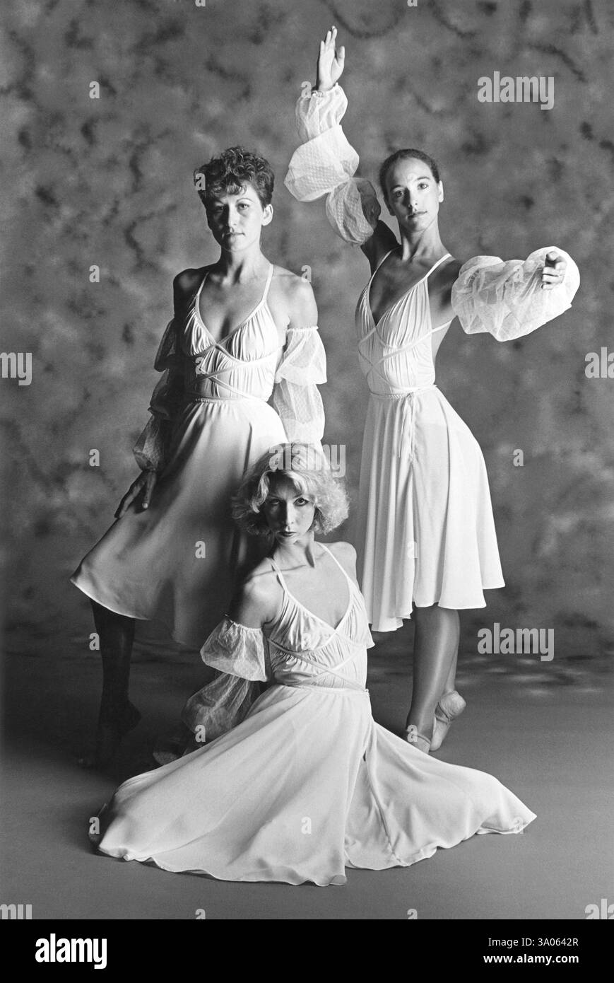 Balletttänzergruppe mit drei Modellnummern 483 und 485 und 486 Stockfoto
