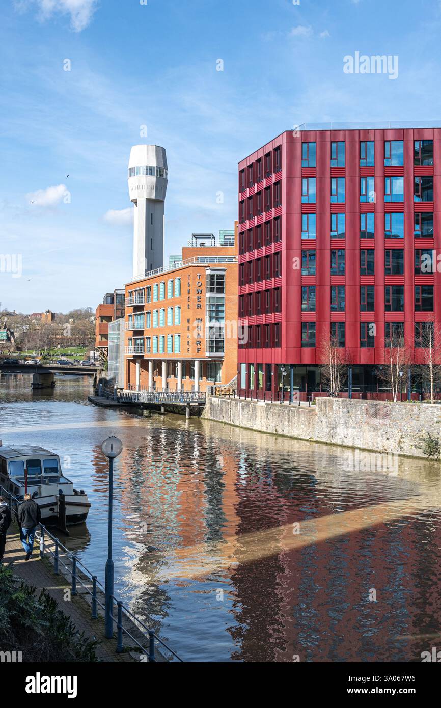 Blick auf Tower Wharf und Tower, Bristol, England Stockfoto
