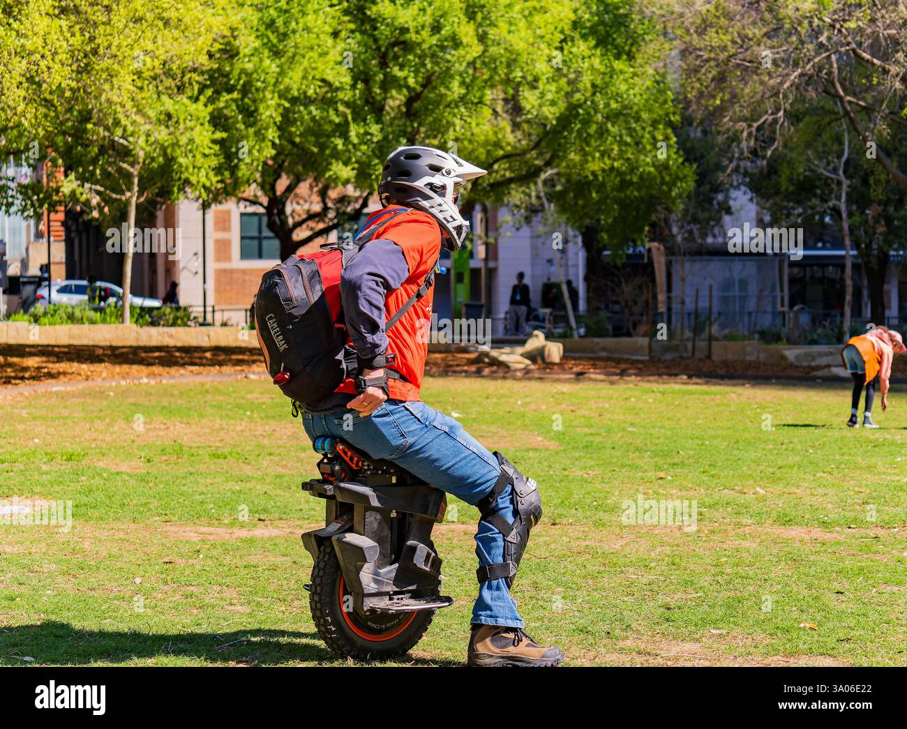 Texas, 9. März 2024 - die Einheimischen aus Austin treffen sich an sonnigen Tagen in Parks, fahren mit dem Fahrrad, plaudern oder entspannen einfach nur. Stockfoto