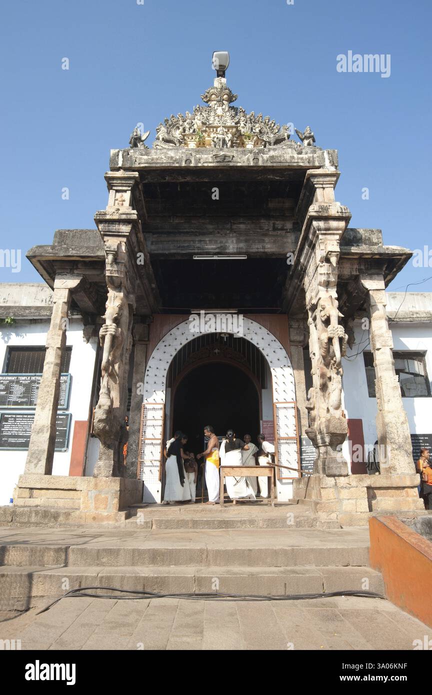 In Stein gemeißelte Säulen des Tempels sri anantha padmanabhaswamy, Trivandrum Thiruvananthapuram, Kerala, Indien 2010 Stockfoto