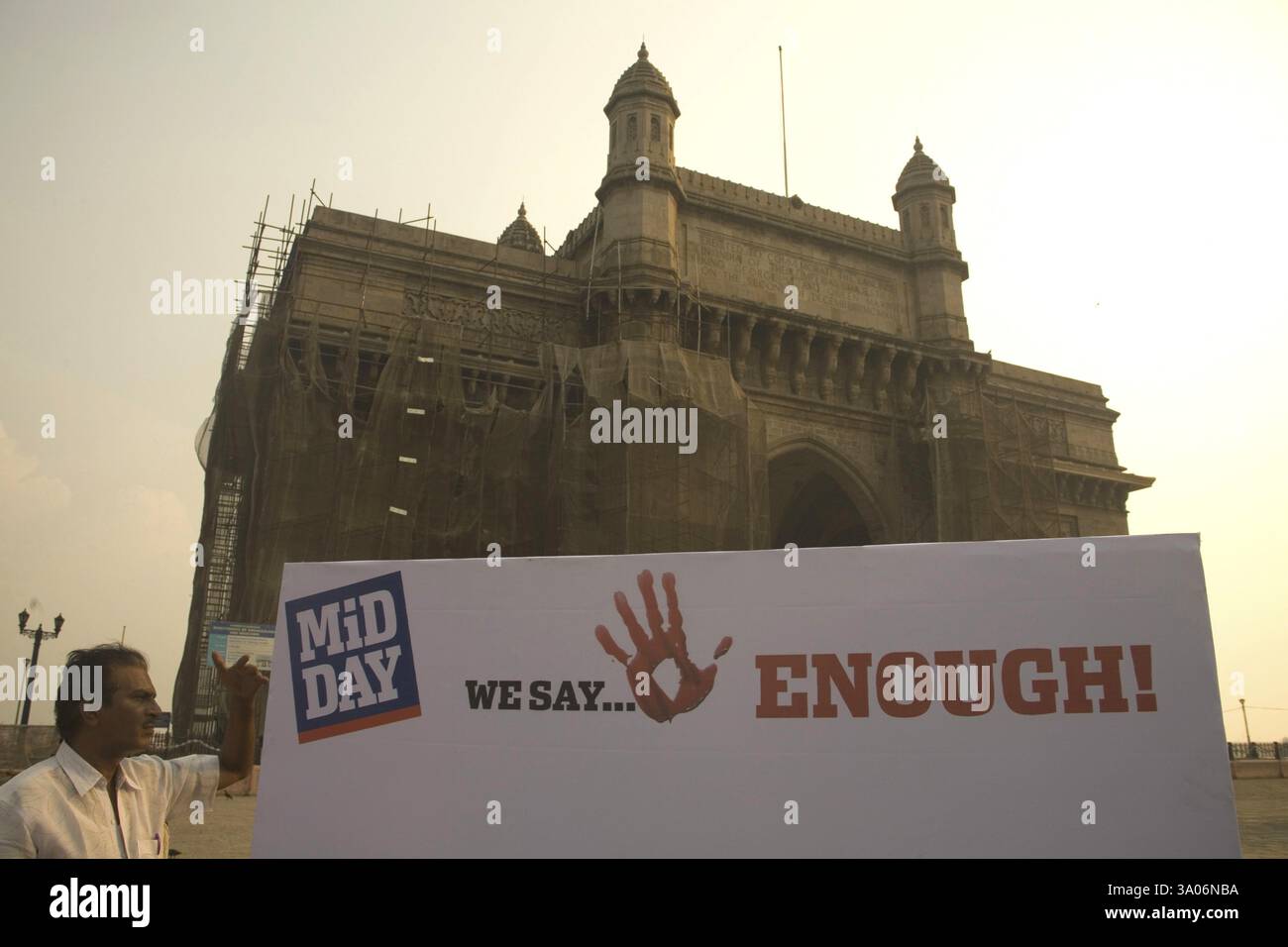 Am 3. Dezember protestierten Menschen in der Nähe von Gateway of India gegen Terroranschläge am 26. November 2008 in Bombay Stockfoto