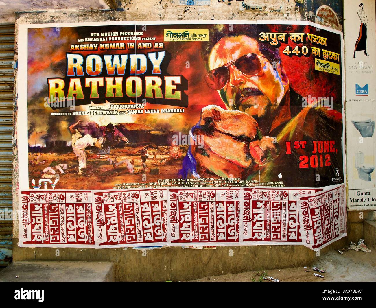 Handgemaltes Filmplakat für Rowdy Rathore (2012), einen indischen Actionfilm mit Akshay Kumar und Regie von Prabhu Deva. Stockfoto