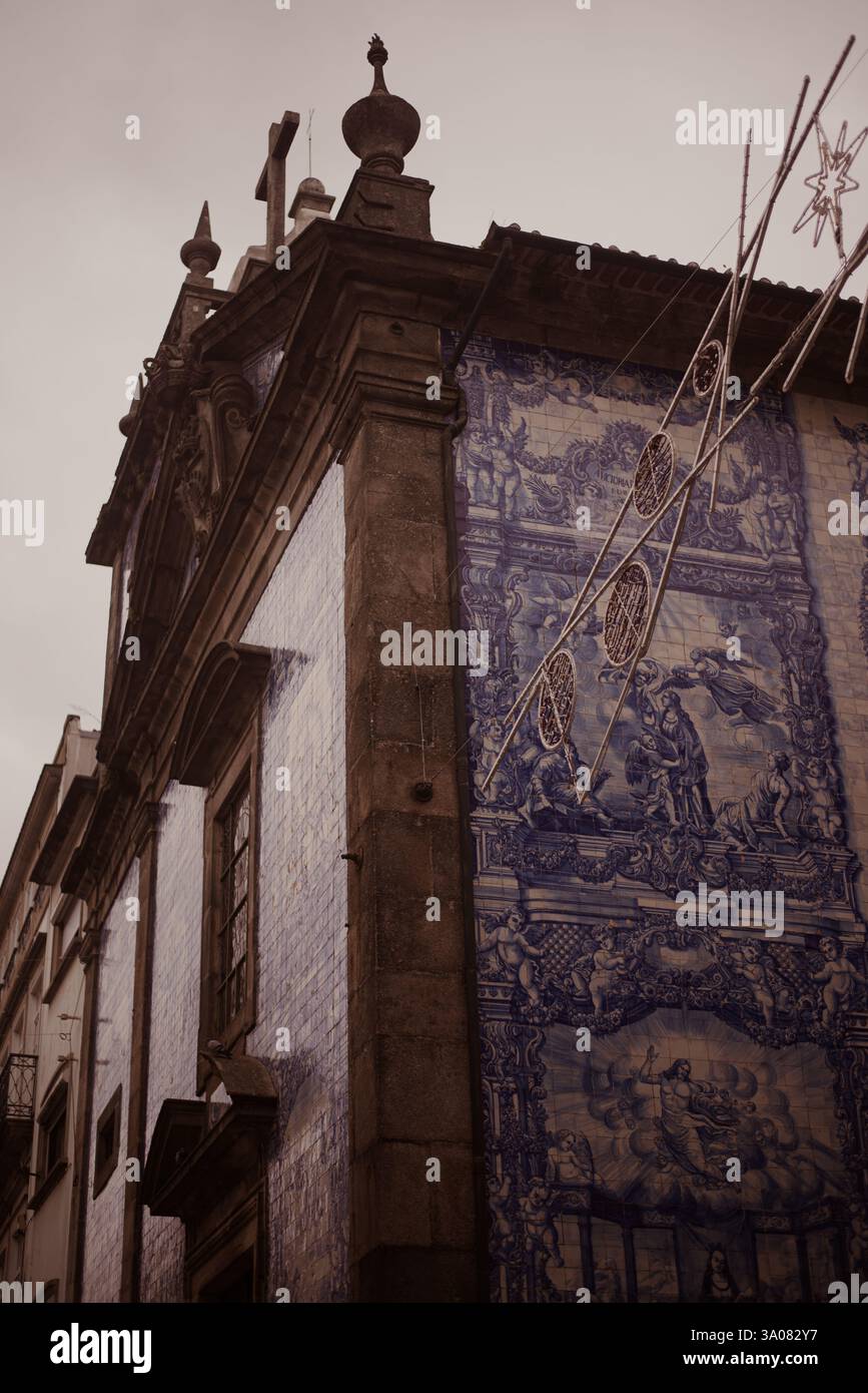 Die blauen Azulejo-Mauern von Capela das Almas - Porto, Portugal Stockfoto