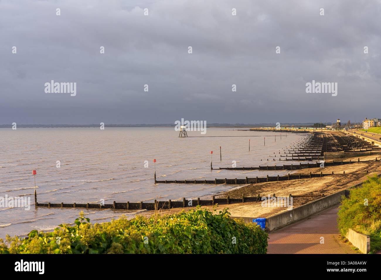 Harwich, Essex, England, Großbritannien - 16. November 2022: Vormittag in Dovercourt Bay Stockfoto
