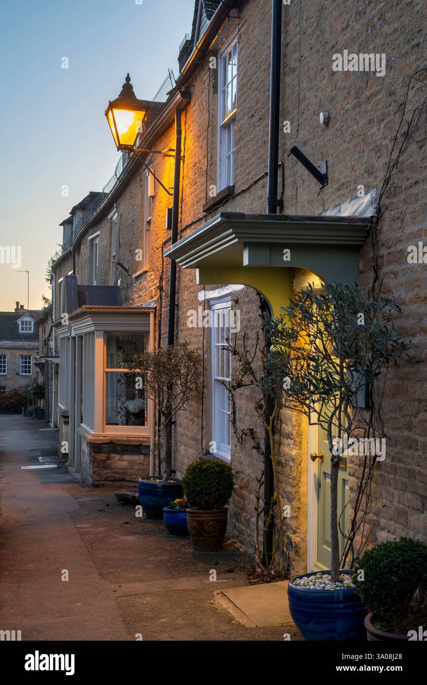 Browns Lane in der Abenddämmerung. Charlbury, Oxfordshire, England Stockfoto