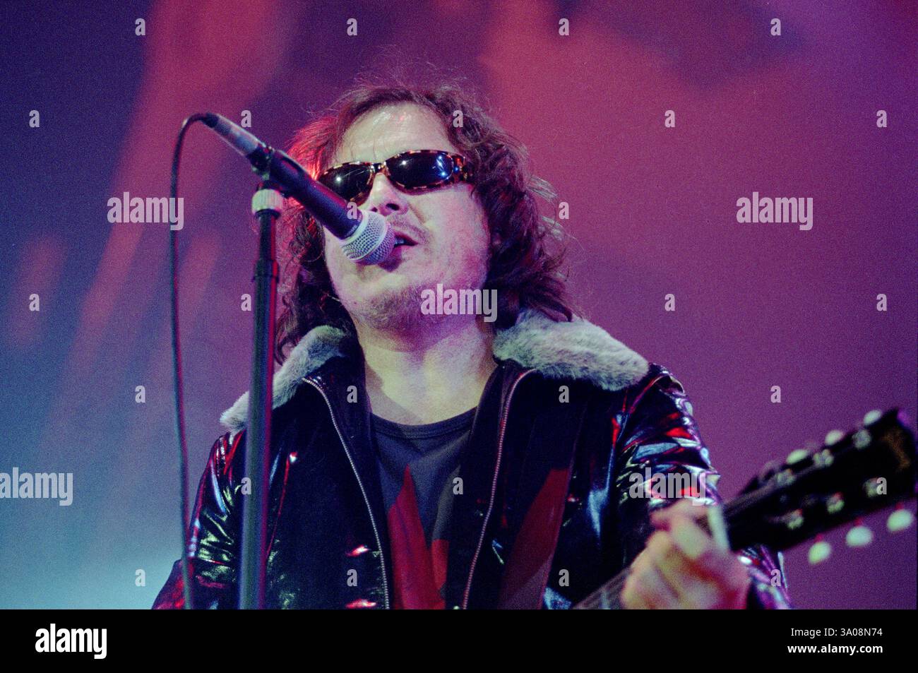 Montichiari (Bs) Italien 13.02.1999: Zucchero Fornaciari, italienischer Sänger, während des Live-Konzerts im Palageorge, Bluesugar World Tour Stockfoto