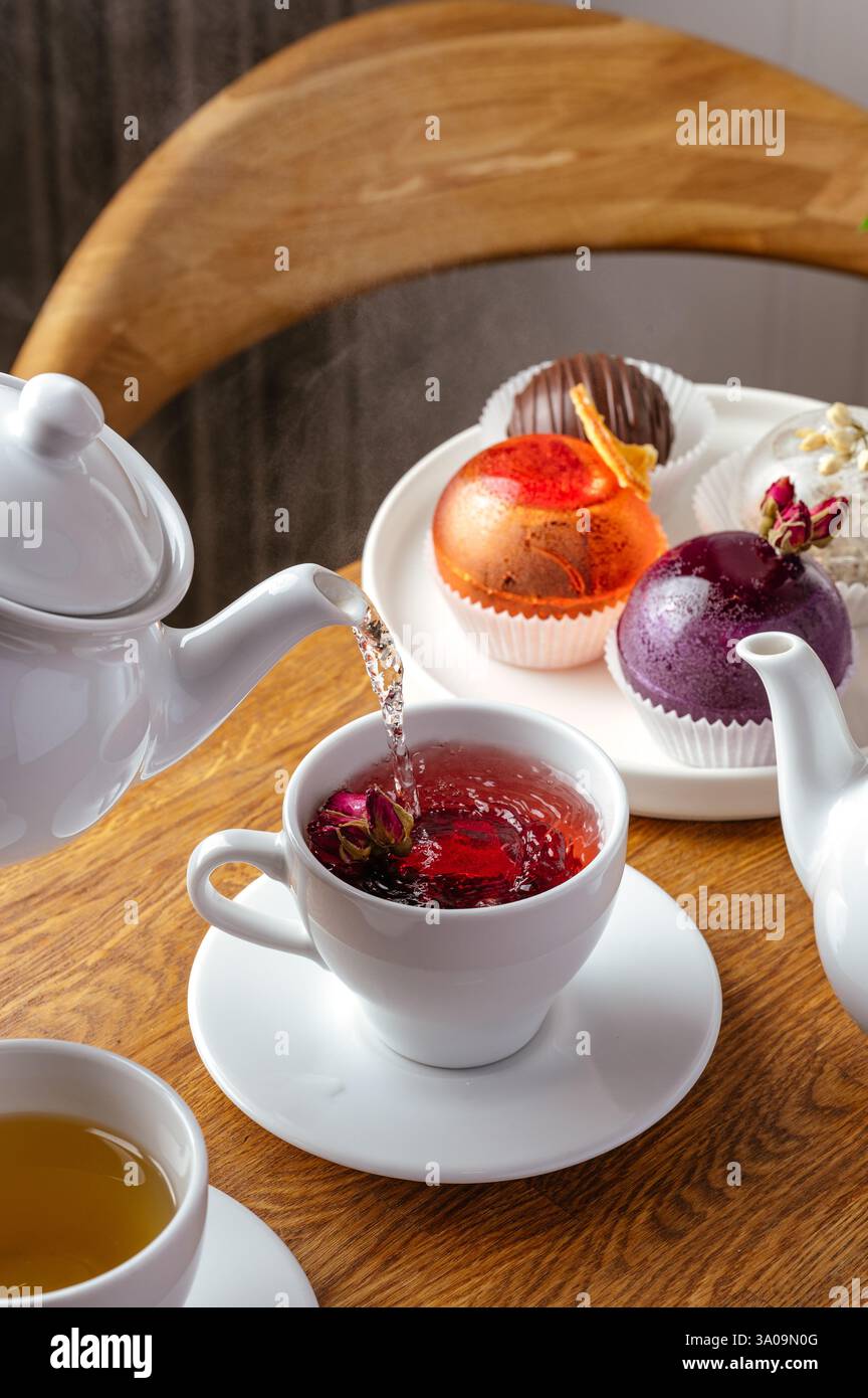 Teebomben in einer Tasse Stockfoto