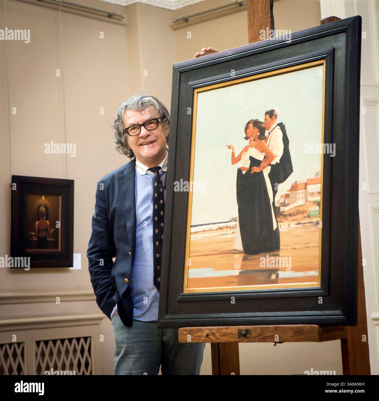 Aktenfoto vom 27./03/15 des Künstlers Jack Vettriano mit seinem Werk The Missing man II bei Bonhams Auctioneers in Edinburgh. Der schottische Maler Jack Vettriano ist in Frankreich im Alter von 73 Jahren gestorben, sagte sein Publizist. Ausgabedatum: Montag, 3. März 2025. Stockfoto