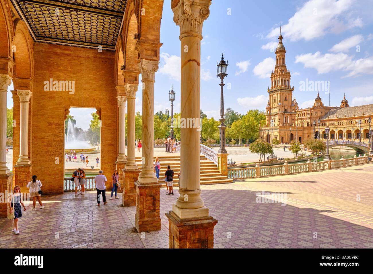 Die Plaza de Espana, Spanien Square, ist ein platz im Maria Luisa Park. Das Gebäude wurde 1928 vom Architekten Anibal Gonzalez entworfen. Sevilla, Andalusien. Spanien Stockfoto