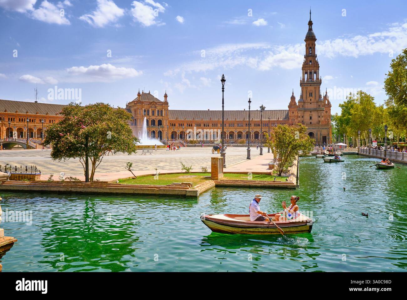 Die Plaza de Espana, Spanien Square, ist ein platz im Maria Luisa Park. Das Gebäude wurde 1928 vom Architekten Anibal Gonzalez entworfen. Sevilla, Andalusien. Spanien Stockfoto