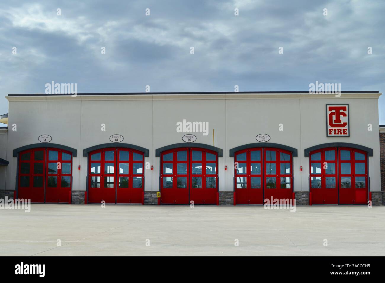 The Colony, Texas – 2. März 2025: Die Colony Firehouse 4 Station steht bereit für den Notfall Stockfoto