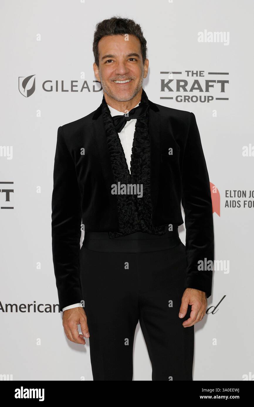 West Hollywood, USA. März 2025. George Kotsiopoulos bei der 33. Jährlichen Elton John AIDS Foundation Academy Awards Viewing Party im West Hollywood Park in West Hollywood, KALIFORNIEN am 2. März 2025. (Foto: Nina Prommer/SIPA USA) Credit: SIPA USA/Alamy Live News Stockfoto
