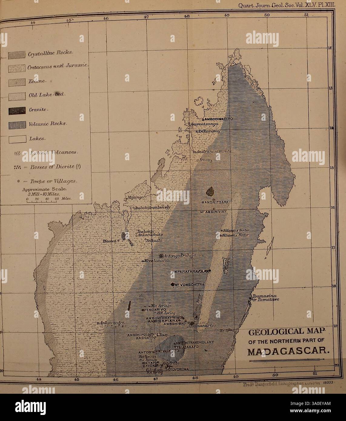 The Quarterly Journal of the Geological Society of London, v. 45 (1889), London, Geologie, Periodika, Madagaskar, Karte, diese geologische Karte zeigt den nördlichen Teil Madagaskars und zeigt verschiedene geologische Formationen. Zu den wichtigsten Merkmalen gehören Gebiete, die für Radgesteine, Sedimentgesteine, Vulkangesteine und Granitgesteine bestimmt sind, sowie ein Abschnitt für Seen und Flüsse. Bemerkenswerte Orte wie Städte und Dörfer sind markiert, was den Kontext der geografischen Landschaft bildet. Die Karte ist in Abschnitte mit entsprechenden Symbolen und einer Legende für Klarheit gegliedert, die die vielfältige geologische Zusammensetzung veranschaulicht Stockfoto