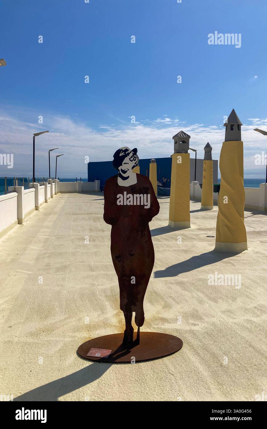 TORREMOLINOS, SPANIEN - 28. FEBRUAR 2025: Standpunkt von Sansuena in Torremolinos, Spanien am 28. Februar 2025 - Smartphone-aufgenommenes Stockfoto