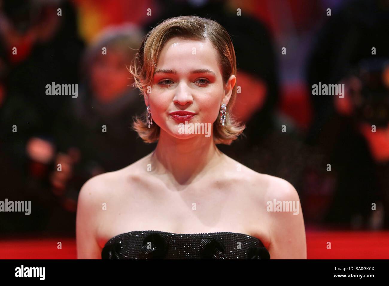 Berlin, Deutschland, 13.02.2025: Berlinale-Palast, Roter Teppich: Berlinale 2025 - Eröffnung: Lisa Vicari *** Berlin, 13 02 2025 Berlinale Palast, Roter Teppich Berlinale 2025 Eröffnung Lisa Vicari Copyright: XdtsxNachrichtenagenturx dts 59109 Stockfoto