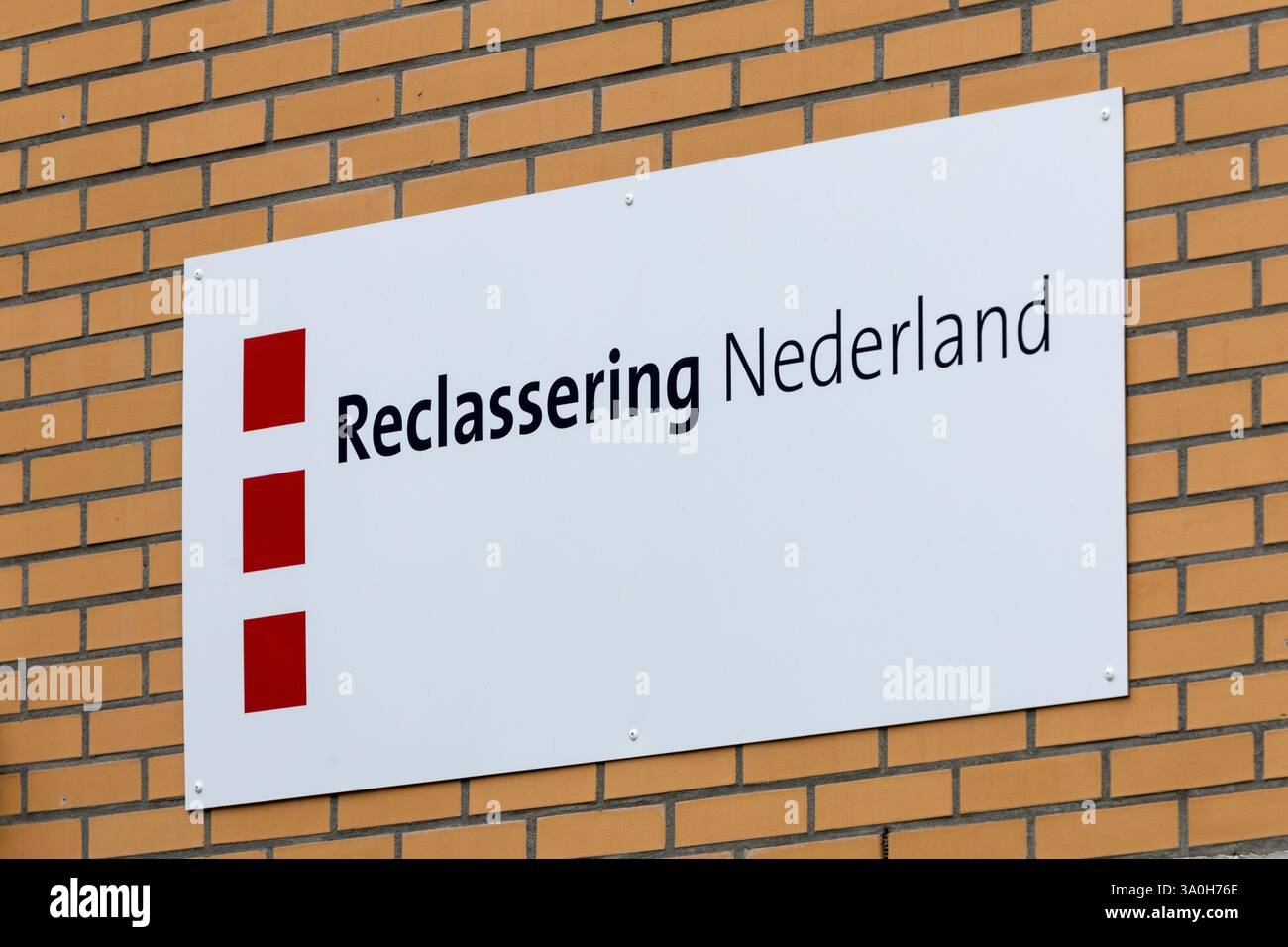 Nederland-Logo-Schild für Reclassering. Bewährungsdienst in den Niederlanden eine unabhängige Organisation, die Ihnen hilft, den Umgang mit dem Gesetz zu vermeiden. Stockfoto