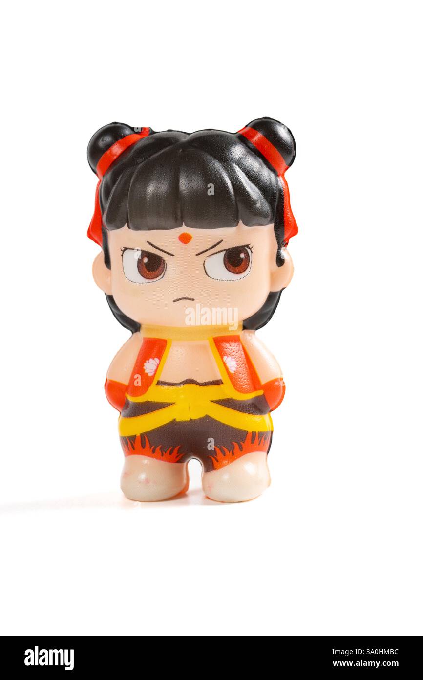 Zhongshan Guangdong China-24. Februar 2025: Nezha Puppe auf weiß in vertikaler Komposition, der Protagonist des Films NeZha 2, ein Film, der bisher m erreicht Stockfoto