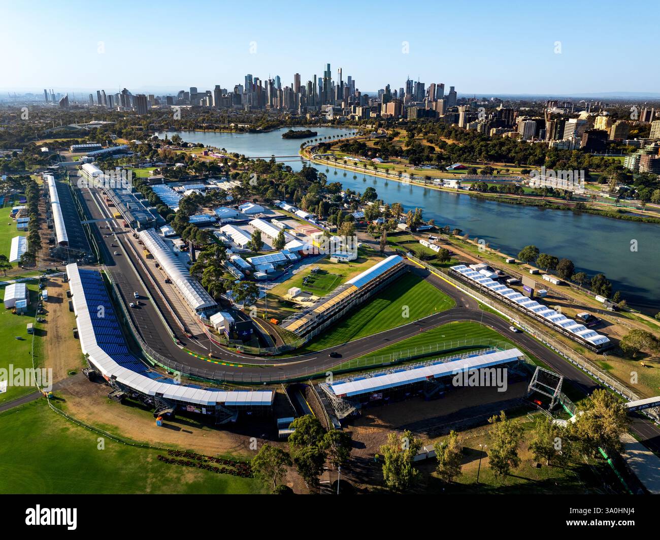 Albert Park Grand Prix Straßenbahnvorbereitungen vor dem Formel-1-Grand-Prix 2025 in Australien. Stockfoto