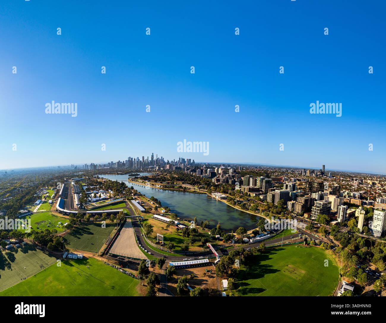 Albert Park Grand Prix Straßenbahnvorbereitungen vor dem Formel-1-Grand-Prix 2025 in Australien. Stockfoto