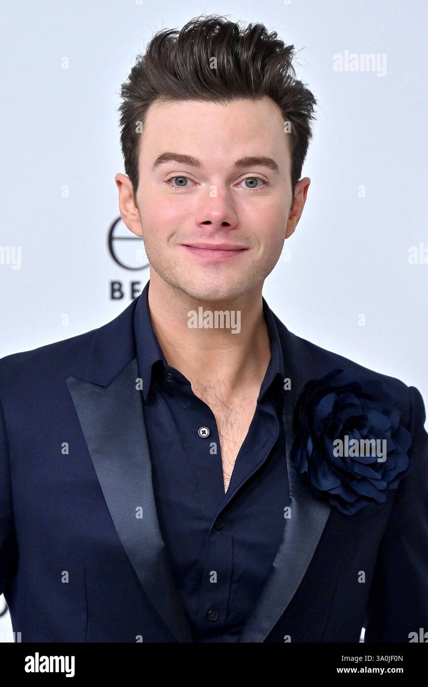 LOS ANGELES - 2. März: Chris Colfer bei der Elton John Academy Awards Viewing Party im West Hollywood Park am 2. März 2025 in W Hollywood, CA (Foto: Katrina Jordan/SIPA USA) Credit: SIPA USA/Alamy Live News Stockfoto