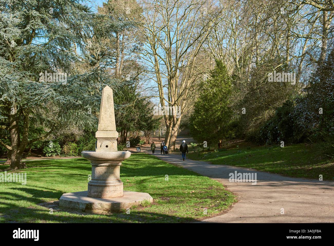 Priory Park, Crouch End, London UK, im Frühling, mit Trinkbrunnen Stockfoto