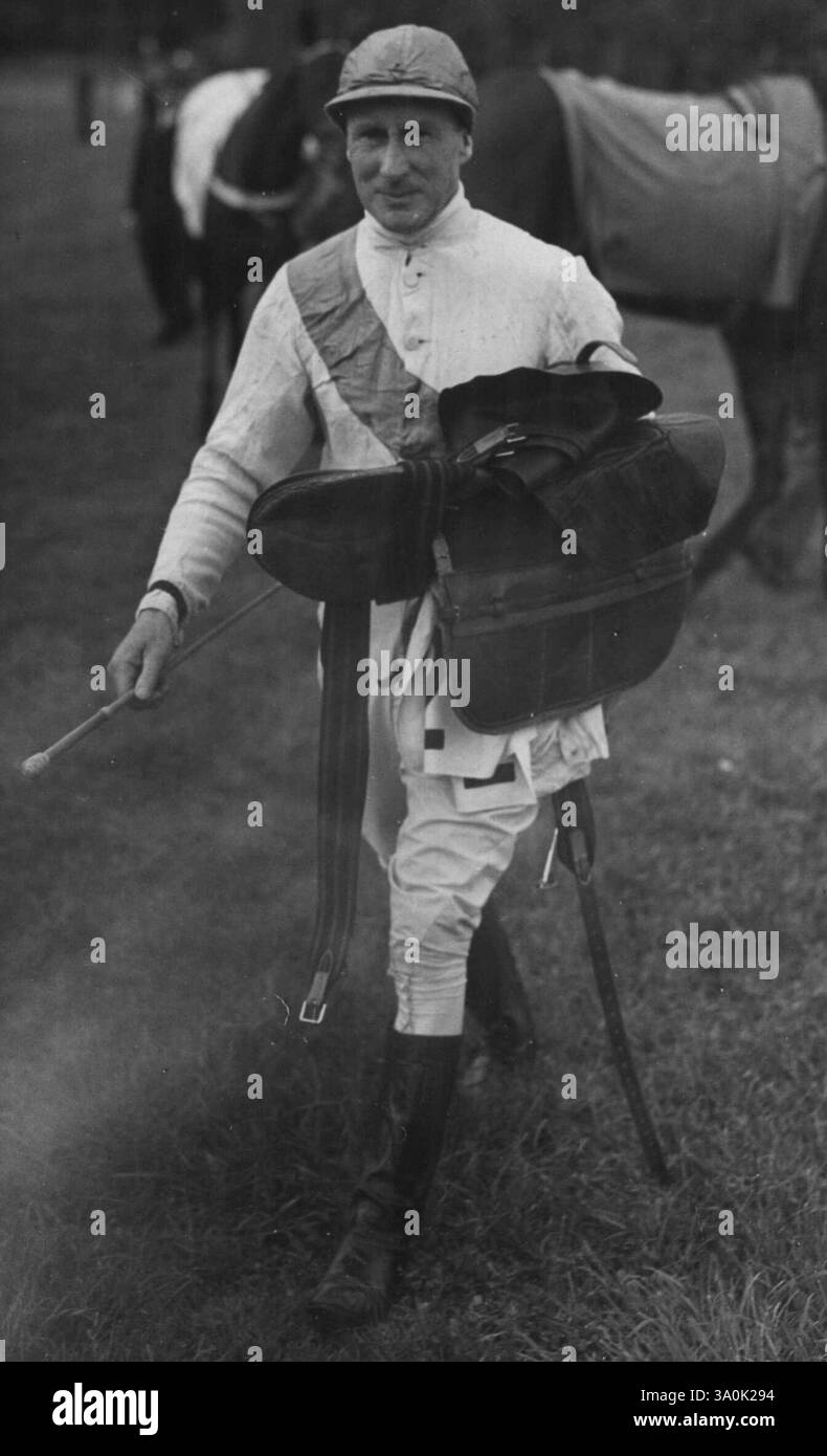 Royal Empire's Rider – in der Hoffnung, das Derby am Samstag (4. Juni) zum zweiten Mal in Epsom zu gewinnen, ist Michael Beary, der hier abgebildet ist, der das Royal Empire reiten wird. Bearys erster Derby-Sieg war am Mid-Day Sun 1937. Das Royal Empire ist im Besitz von Jack Hylton, dem Impresario, und M. Leon Volterra aus Frankreich und wird von Fred Armstrong in Newmarket ausgebildet. Juni 1949. (Foto von Reuterphoto) Stockfoto
