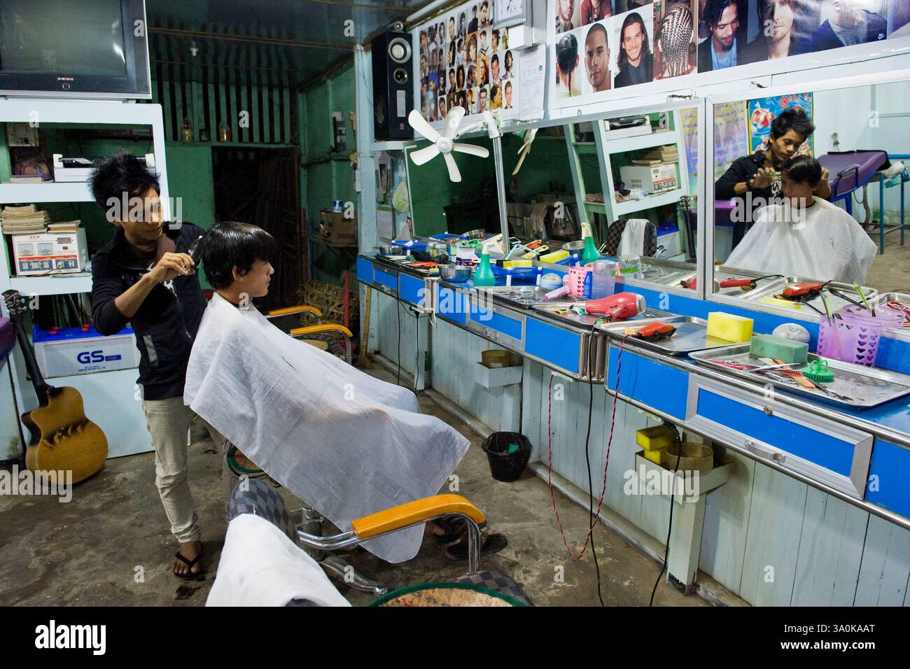Myanmar, Tangoo, Friseur Stockfoto