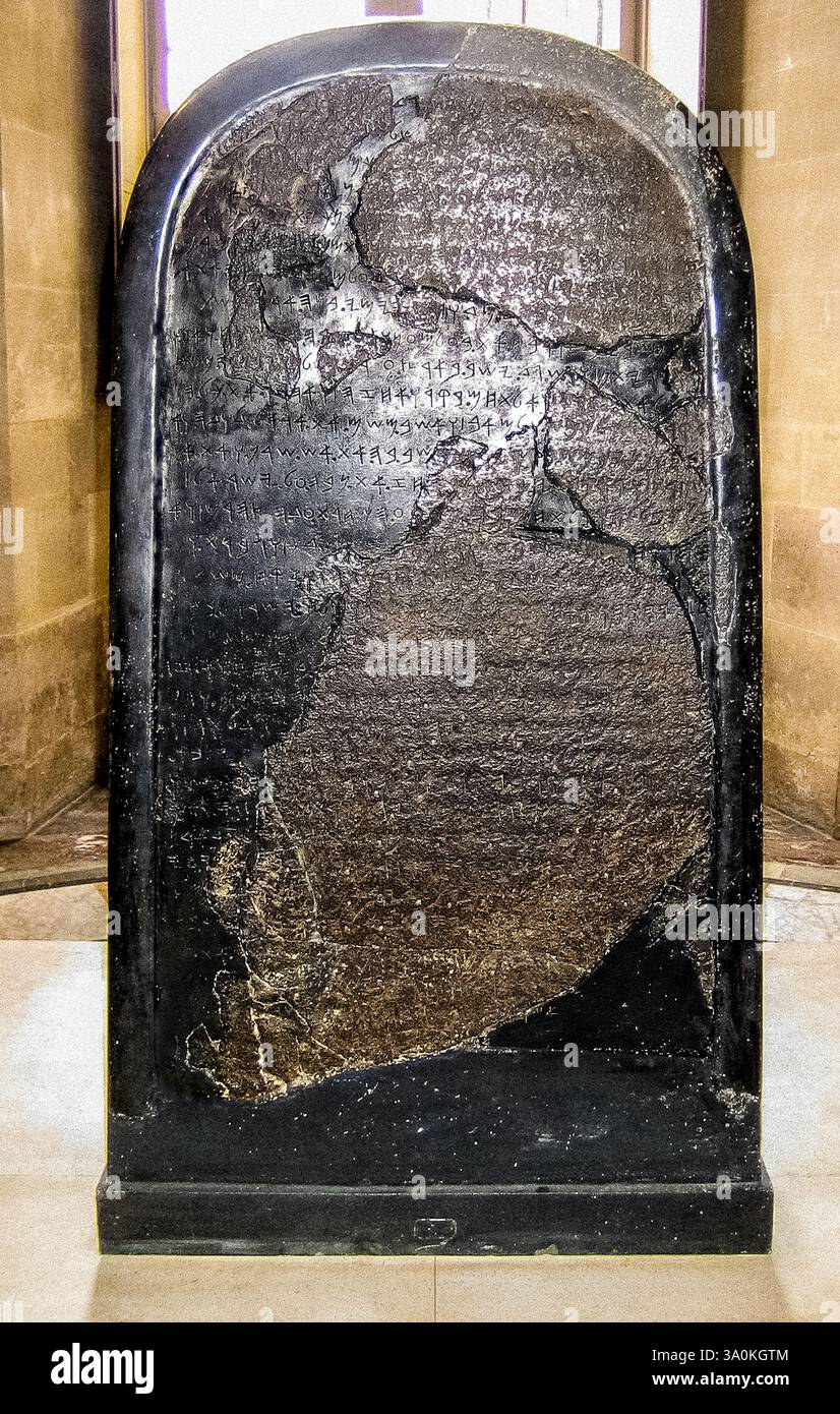 Mesha Stele Louvre Museum - es wurde an der Stelle des antiken Dibone (heute Dhiban) entdeckt - unter den Beschreibungen auch, wie die Moabiten von 'Omri König von Israel' unterdrückt wurden Stockfoto