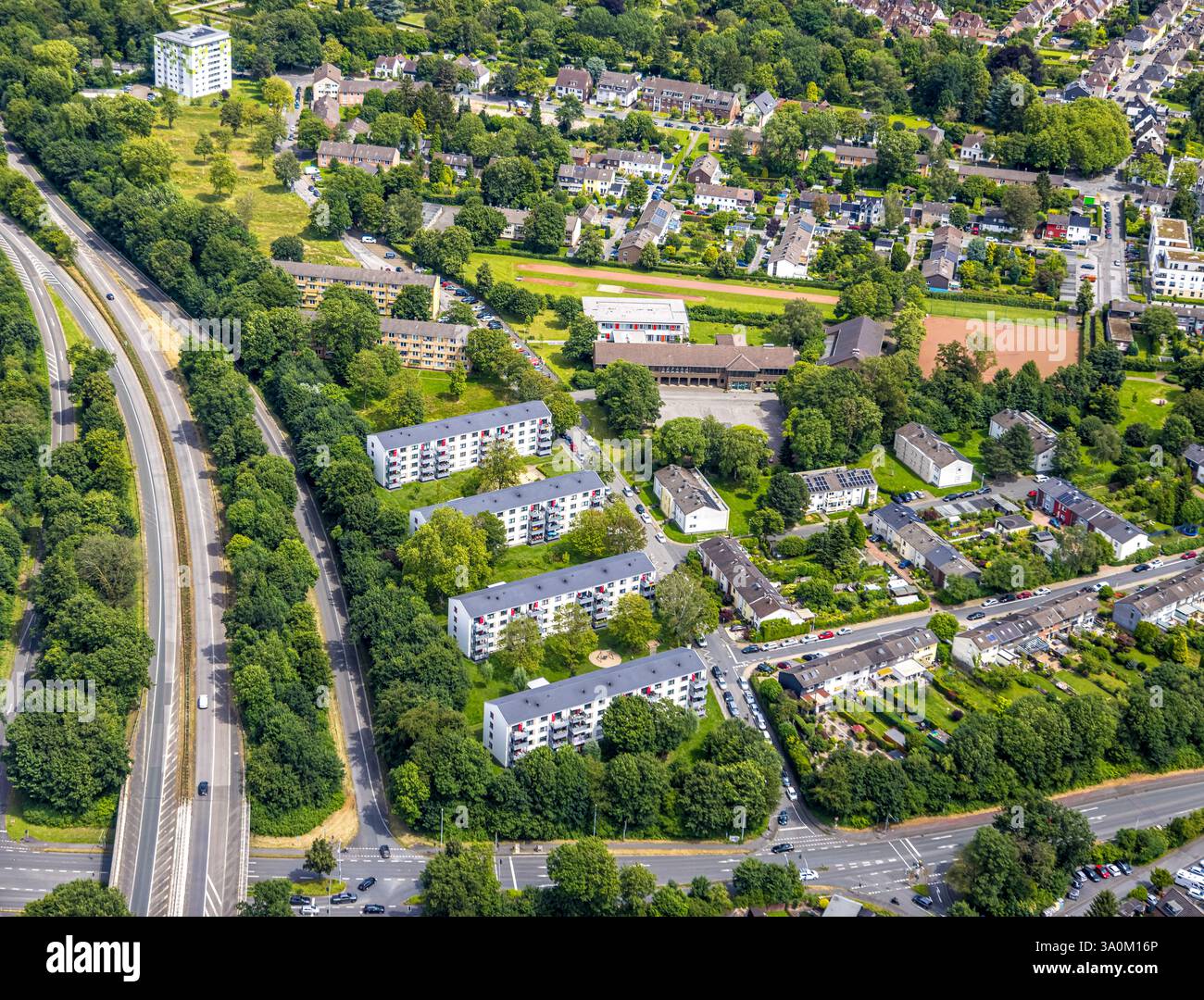 Luftaufnahme, Mehrfamilienhäuser Wohnsiedlung, Entwicklung der Eichbaumsiedlung zwischen Filchnerstraße und Autobahn A40, Heißen - Süd, Mülheim an Stockfoto