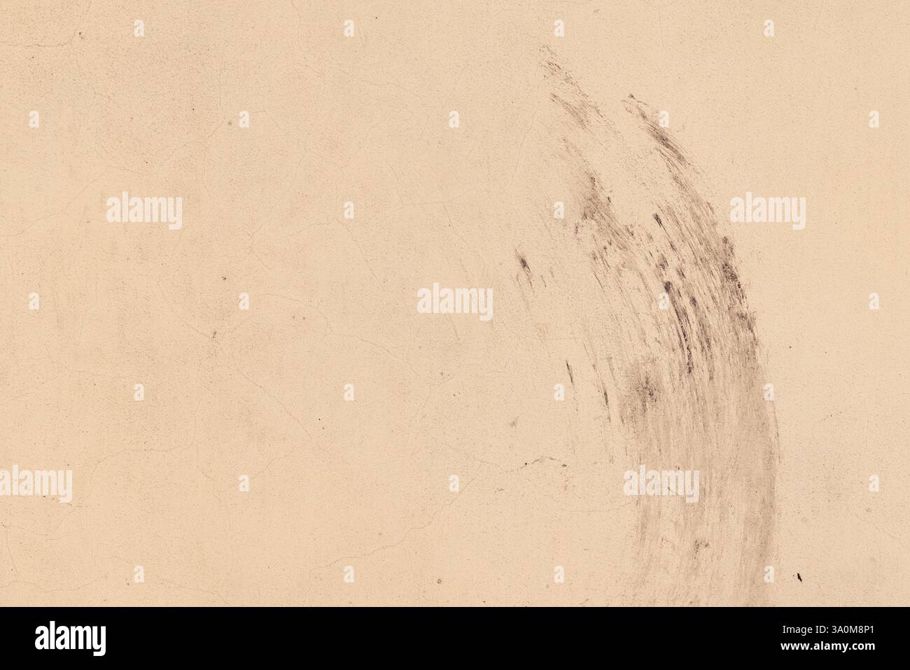 Neutraler beigefarbener Hintergrund mit natürlichen Texturen und einem dezenten dunkelbraunen Pinselstrich, inspiriert von alten Materialien und Vintage-Ästhetik. Abstrakter bac Stockfoto