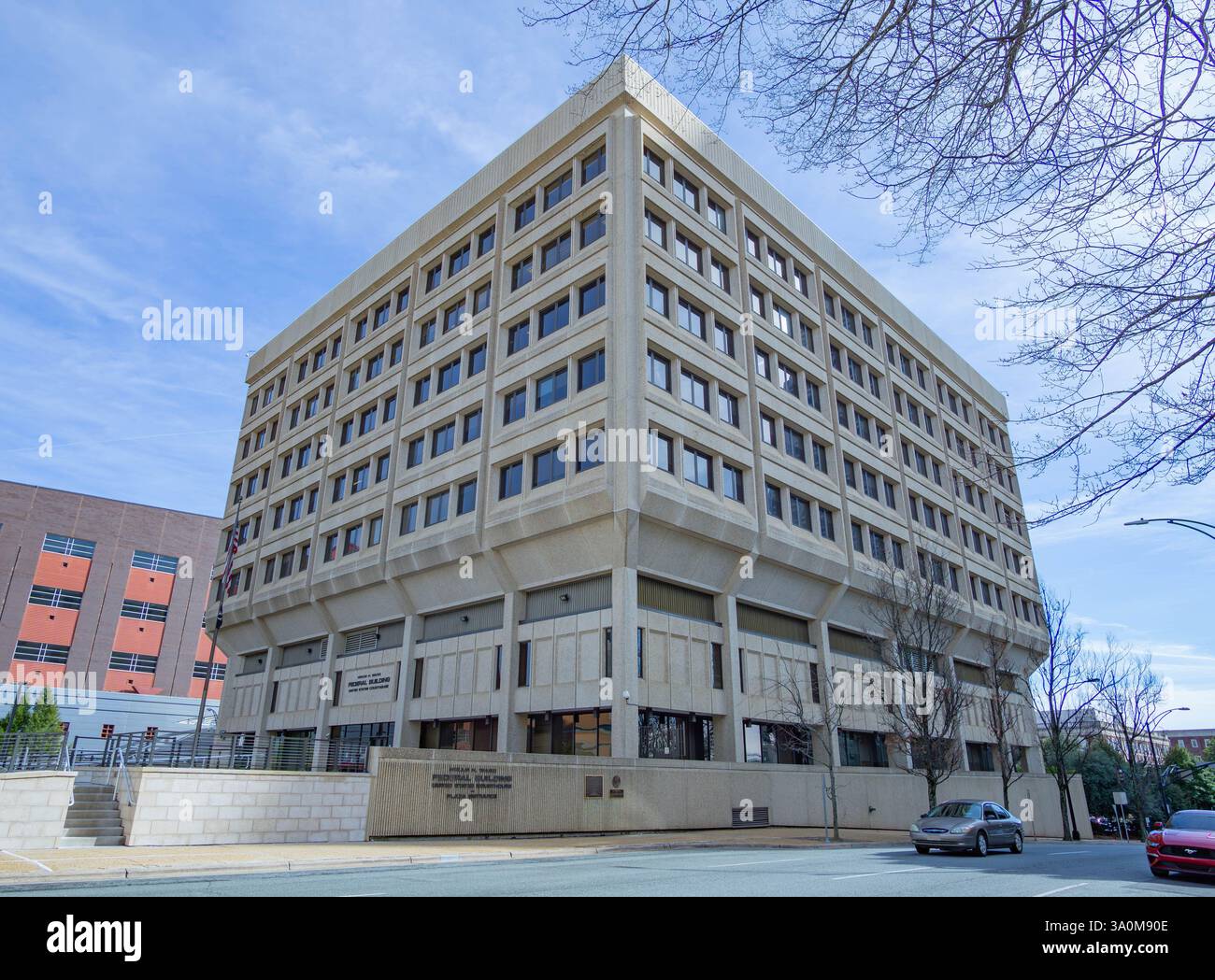 Blick auf das Winston-Salem Hiram Ward Federal Building, südöstlich. Dezember 2021. Stockfoto