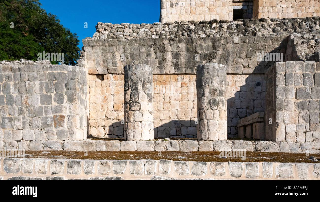 Edzna, Campeche, Mexiko, Säulen der Pyramide der fünf Stockwerke im Norden des mexikanischen Bundesstaates Campeche. Stockfoto