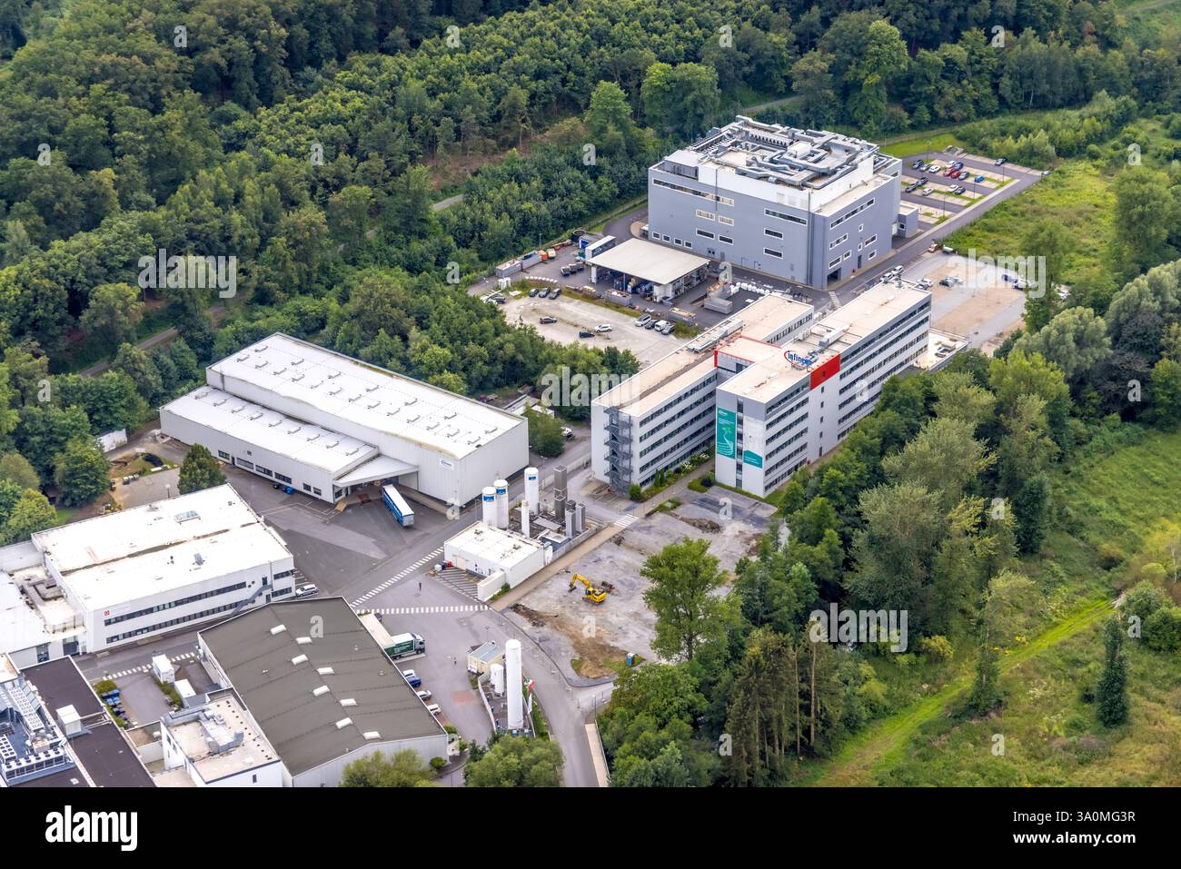 Luftaufnahme, Gebäude der Infineon Technologies AG, Max-Planck-Straße, Belecke, Warstein, Sauerland, Nordrhein-Westfalen, Deutschland Stockfoto