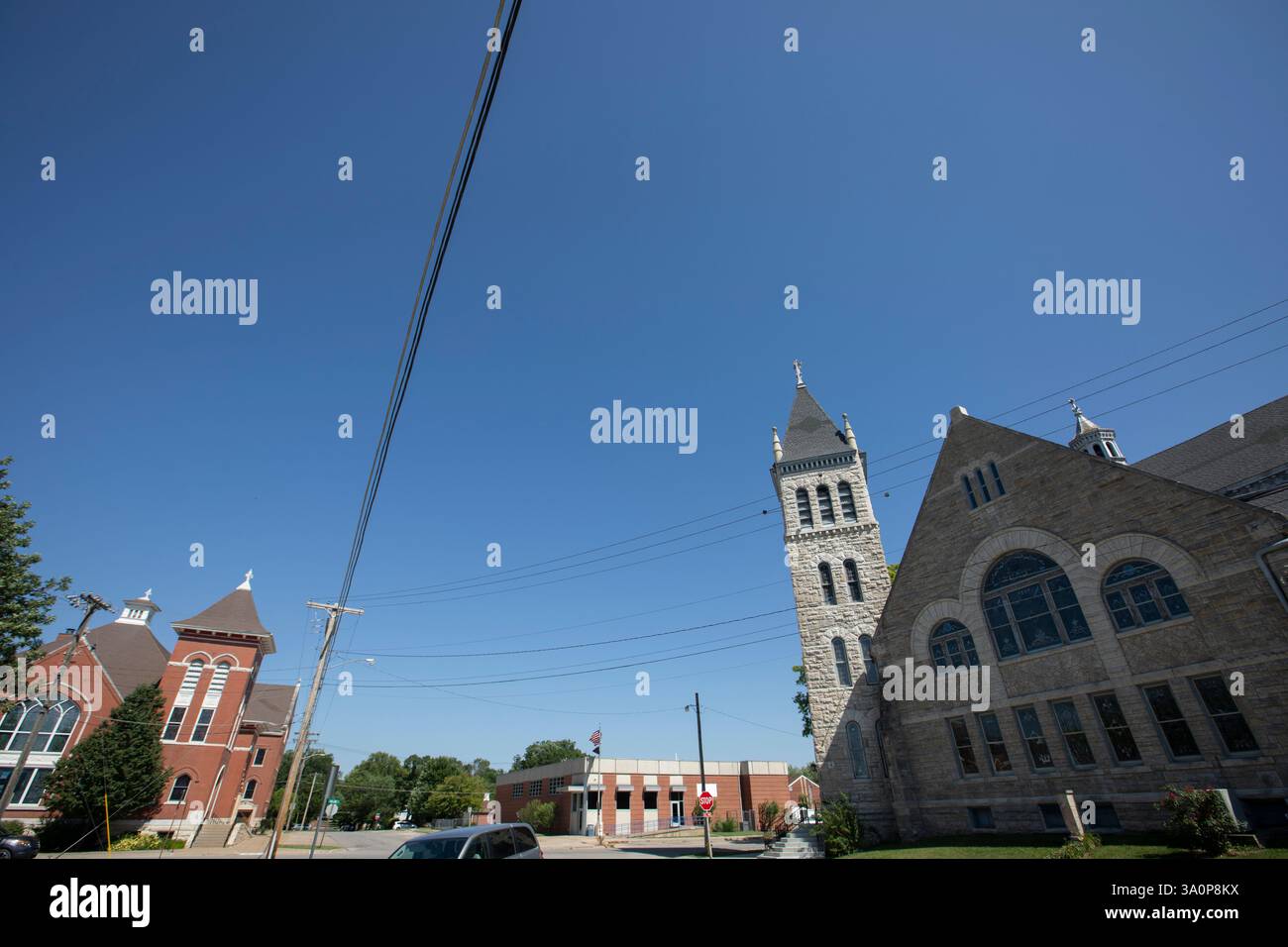Nachmittagsblick auf historische Kirchen im Zentrum von Ottawa, Kansas, USA. Stockfoto
