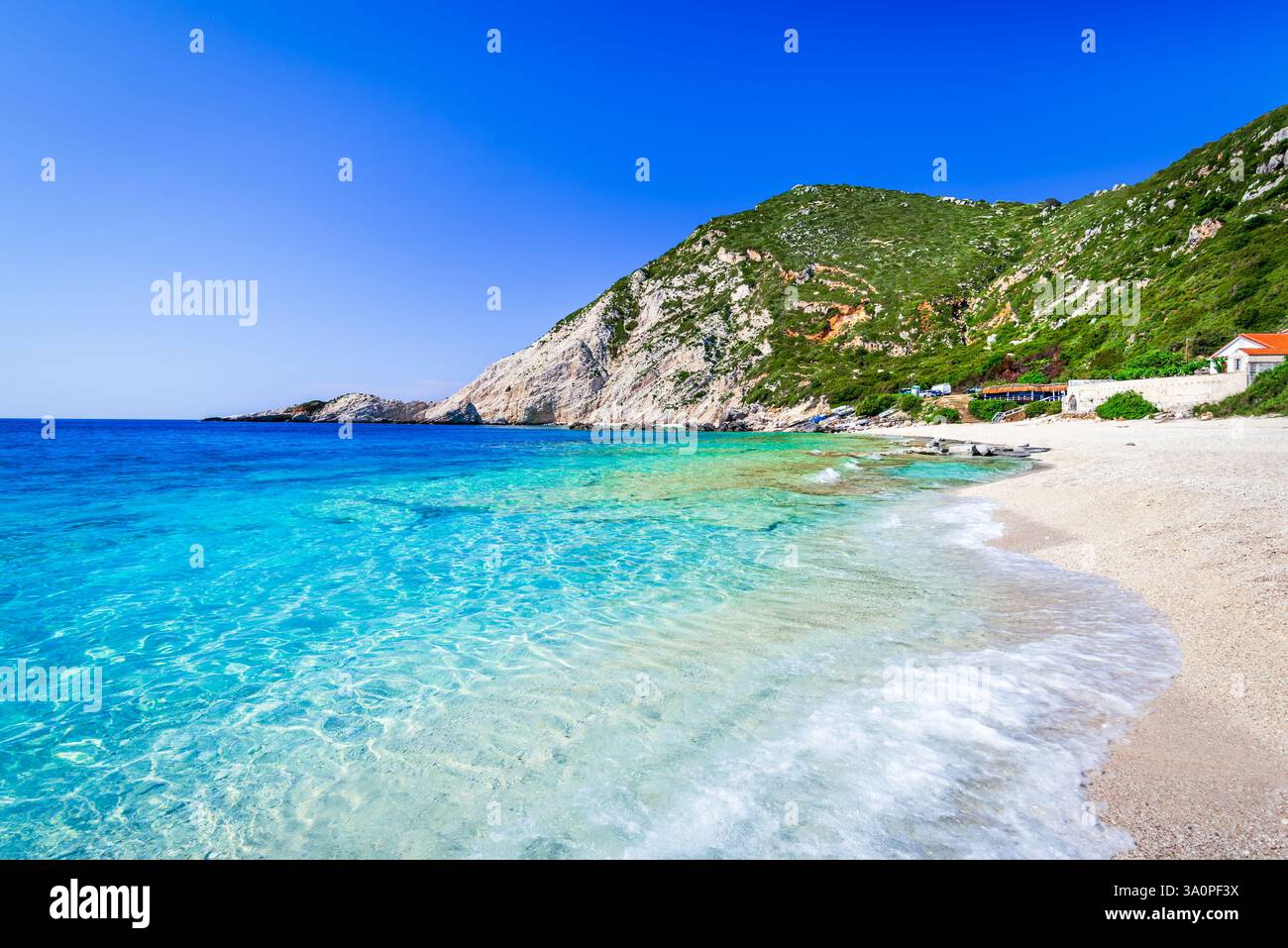 Kefalonia, Griechenland. Paralia Petani, einer der schönsten Strände der griechischen Inseln, Sommerferienlandschaft. Stockfoto