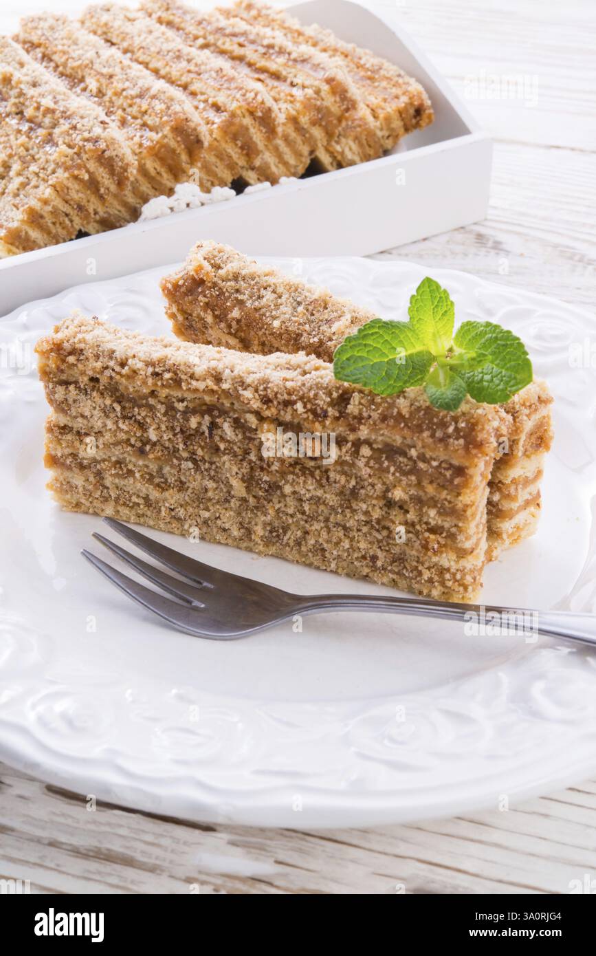 Karamellkuchen in Lagen Stockfoto