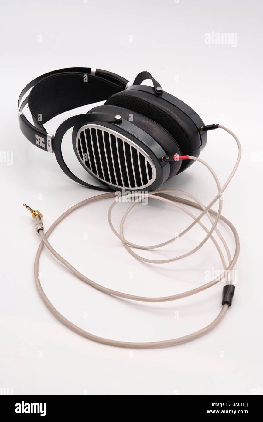 Hifiman Ananda planare magnetische Kopfhörer, isoliert auf weißem Hintergrund Stockfoto