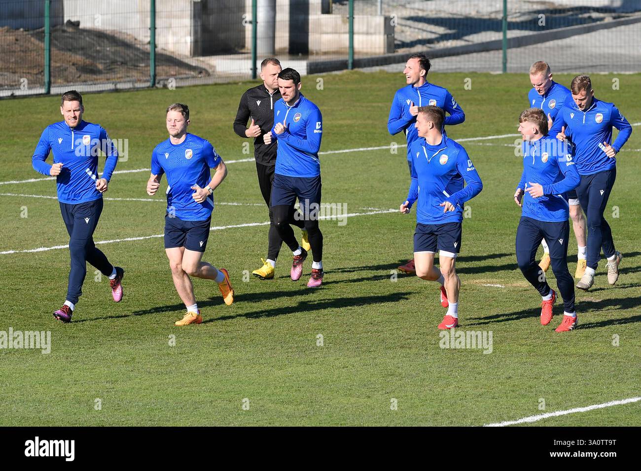 Pilsen, Tschechische Republik. März 2025. Viktoria Plzen Spielertraining vor der UEFA Europa League, Halbfinale Eröffnungsspiel: FC Viktoria Plzen gegen Latium, in Pilsen, Tschechien, am 5. März 2025. Quelle: Miroslav Chaloupka/CTK Photo/Alamy Live News Stockfoto