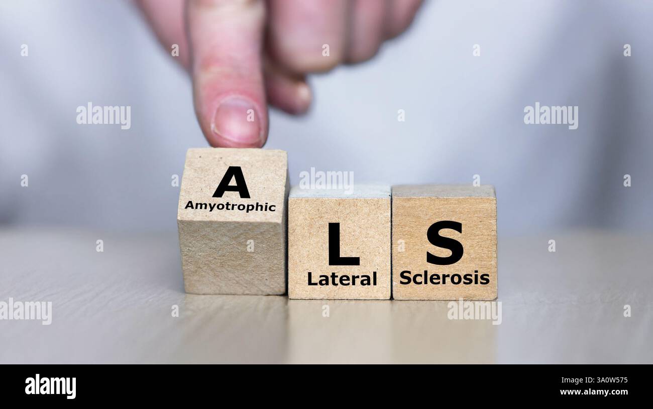 Würfel bilden das Akronym als (Amyotrophe Lateralsklerose). Stockfoto