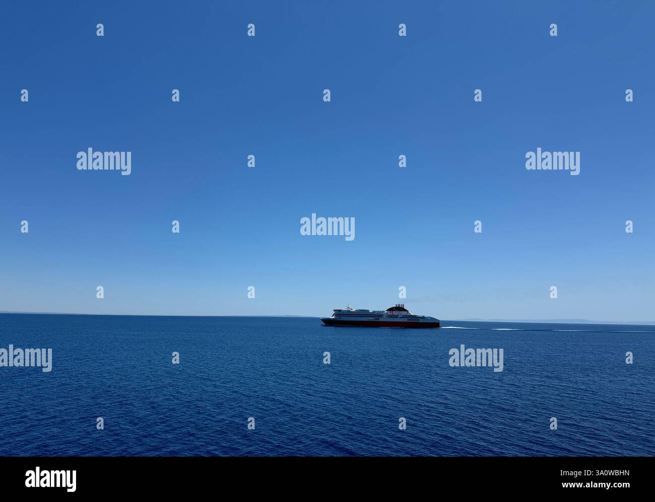 Blick auf den blauen Ionischen Horizont, griechische Inseln - Smartphone-aufgenommenes Stockfoto